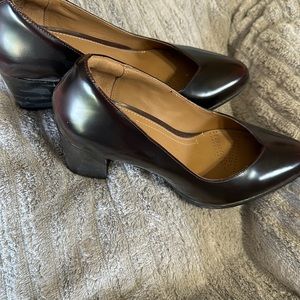 Wine colored thick heel dress shoe